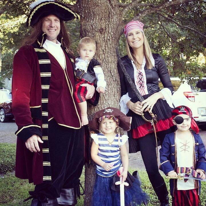 kelly-meinke-family-halloween-costumes-pirates