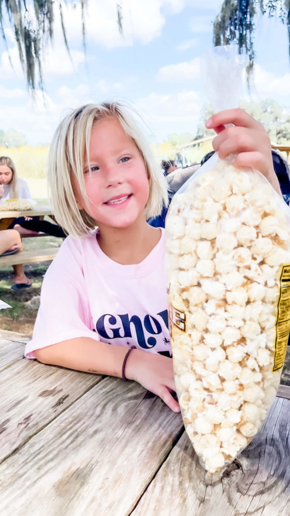 kelly-meinke-pumpkin-patch-2021-family-kettle corn