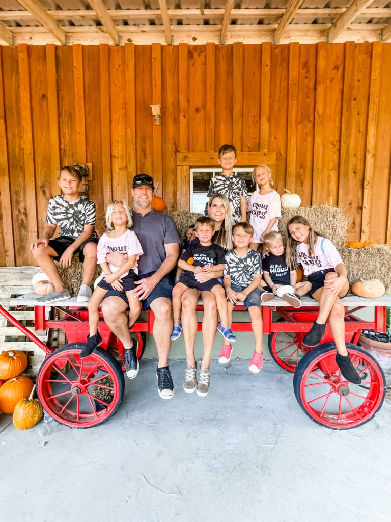 kelly-meinke-pumpkin-patch-2021-family